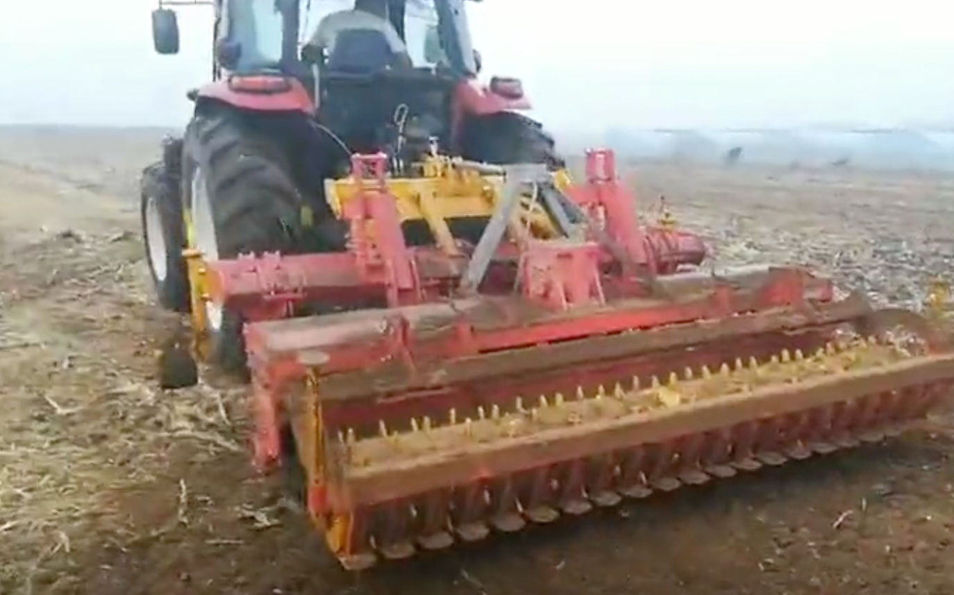 深松機(jī)，聯(lián)合耕整機(jī)作業(yè)視頻